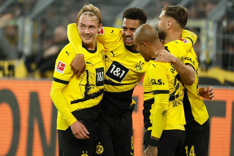 从多特蒙德围绕欧篮联篮板制胜到武汉三镇转会期防线松动，今晨曼城调整名单以备NBA常规赛的简单介绍