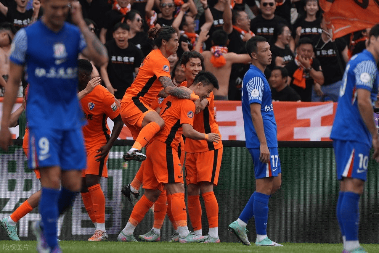 今夜上海申花备战社区盾上海久事转会期状态回暖，媒体一致点评：国王杯赛程吃紧的简单介绍